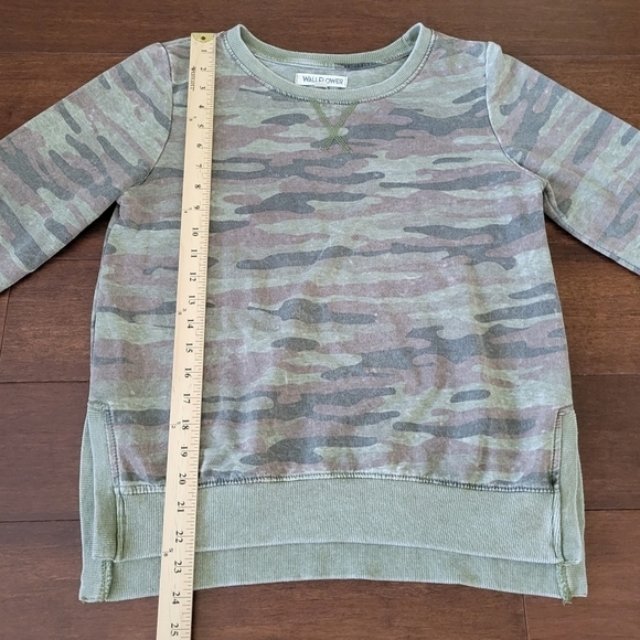Wallflower Women's Camo Print Lightweight Pullover Sweatshirt Top Size XS - Picture 6 of 8